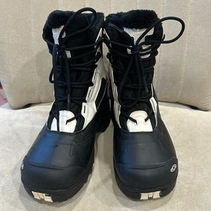 BEAUTIFUL NEW SALOMON BOOTS!